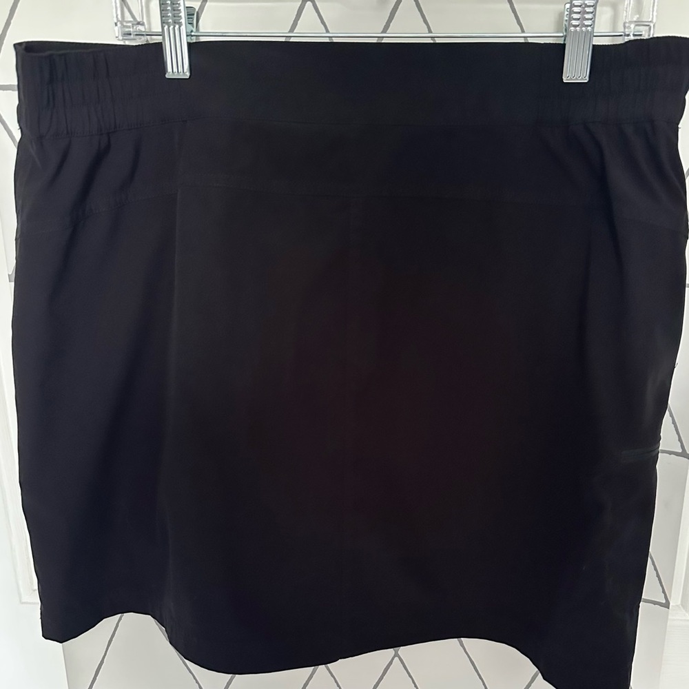 32 Degrees Women's Black Skort with Zip Pocket - Picture 6 of 7